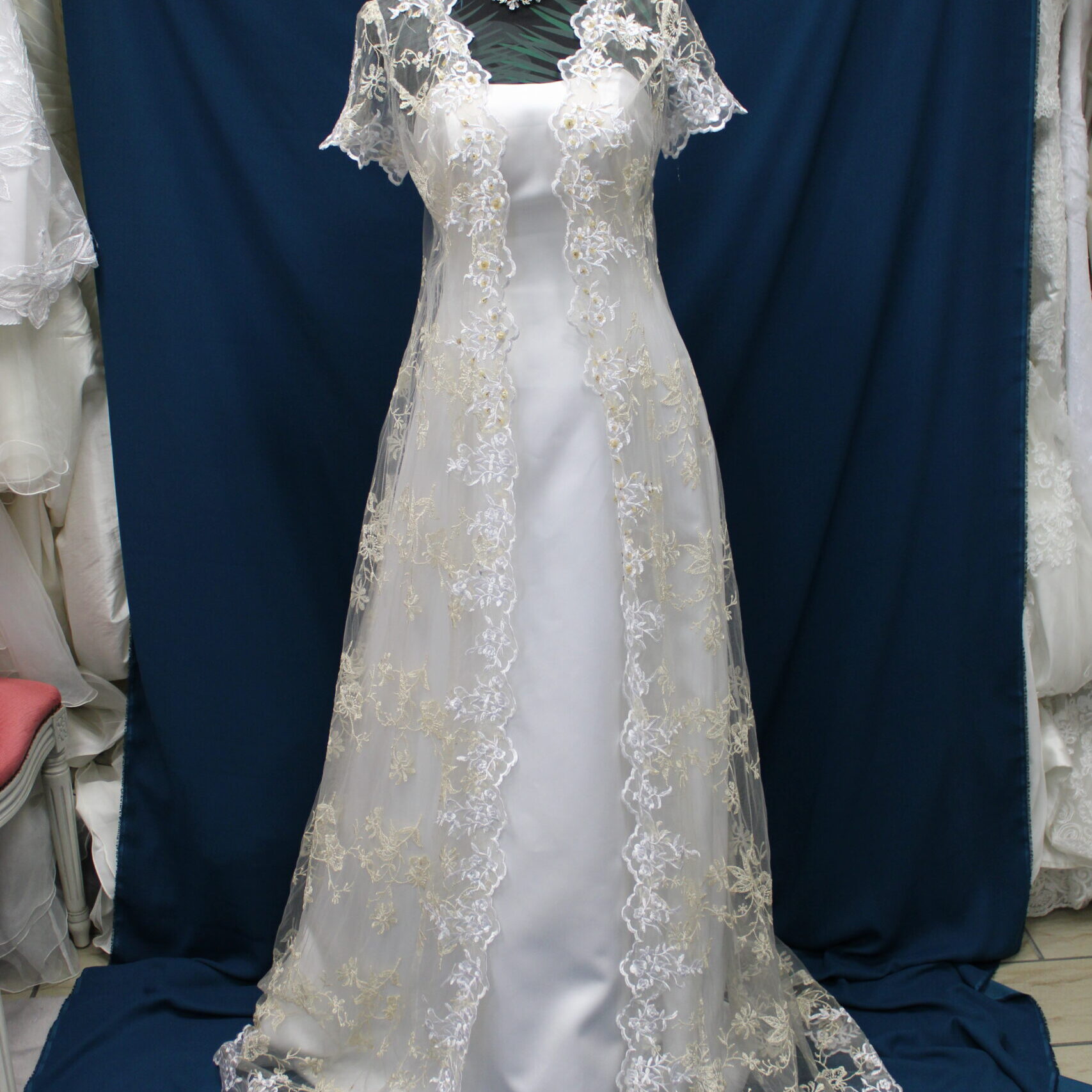 Robes de mariée vintage trapèze simple manteau dentelle seconde main Finistère Quimper Concarneau Brest Lorient Carhaix Douarnenez